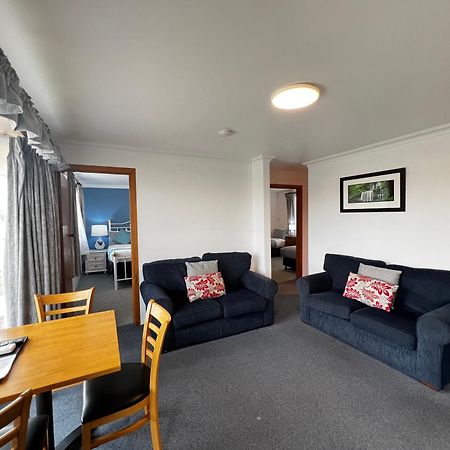 Regatta Point Tavern & Holiday Villas Strahan Eksteriør billede