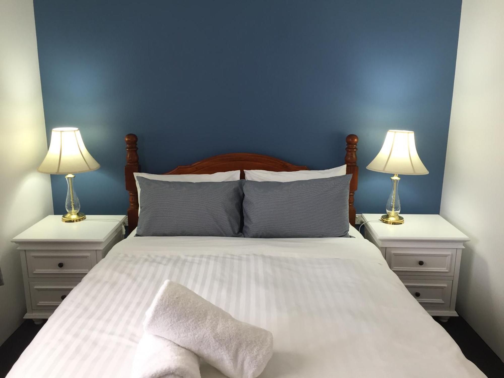 Regatta Point Tavern & Holiday Villas Strahan Eksteriør billede