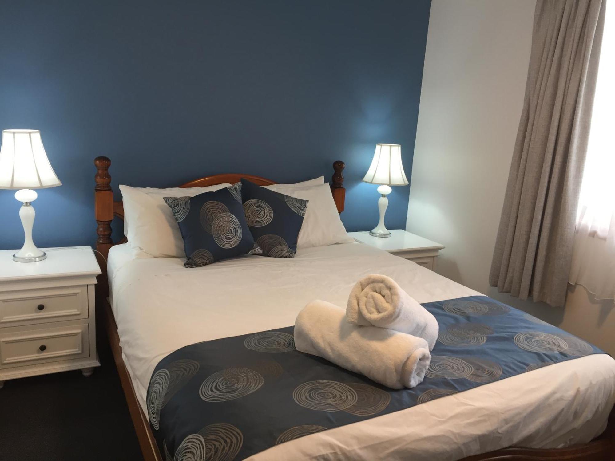 Regatta Point Tavern & Holiday Villas Strahan Eksteriør billede