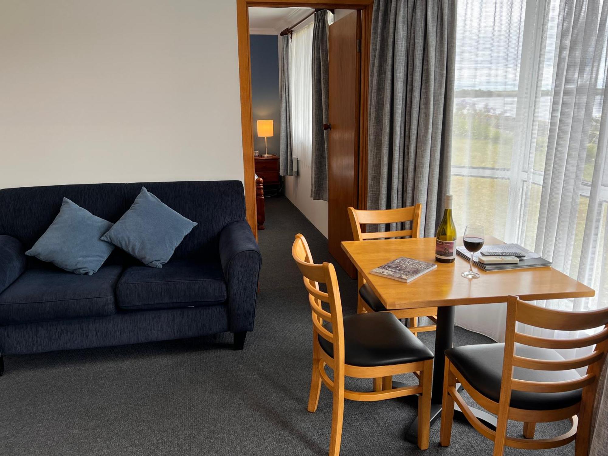 Regatta Point Tavern & Holiday Villas Strahan Eksteriør billede